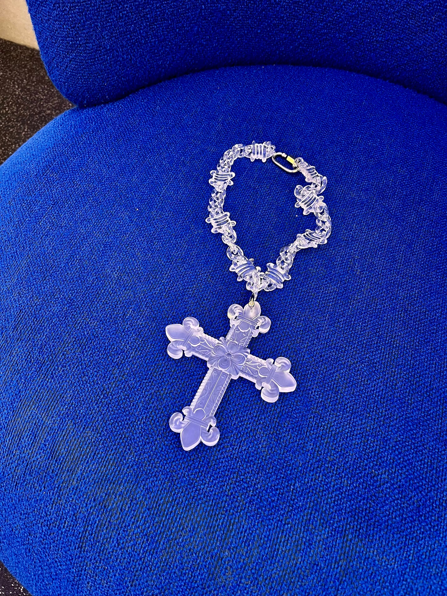 Cross glassy chain
