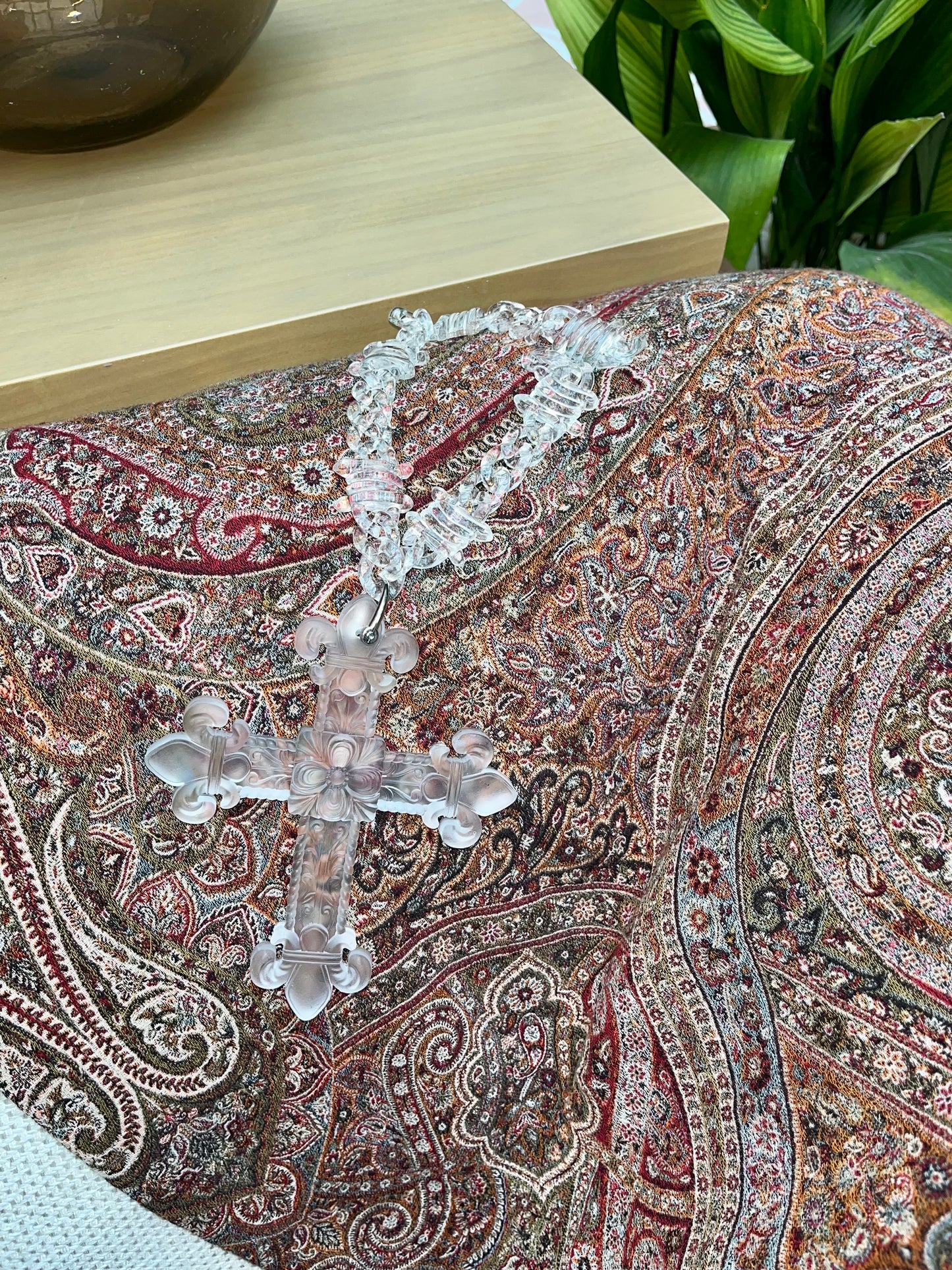 Cross glassy chain